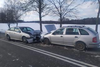 Wypadek na DK 59. Cztery osoby trafiły do szpitala. Droga była całkowicie zablokowana [FOTO]