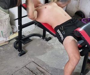 Dawid przeżył horror. Bandyci porwali go z ulicy, wywieźli z miasta, rozebrali do naga i połamali ręce