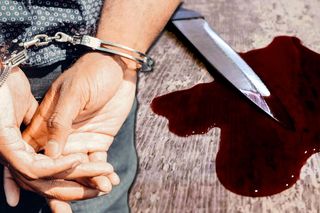 Zadźgał swoją macochę. Zadał jej kilka ciosów. 30-latek usłyszał zarzuty