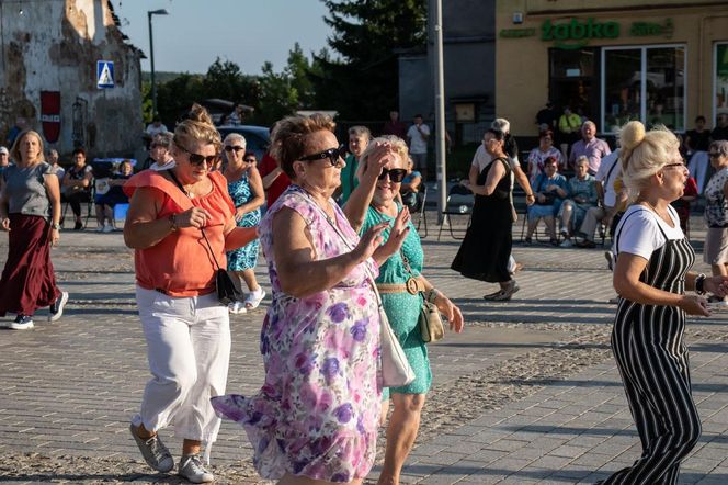 Starachowice i Międzypokoleniowa Potańcówka – Hit sezonu, który pokochali wszyscy