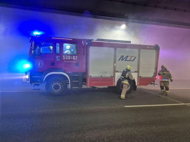 Tunel na Zakopiance został zamknięty. Przeprowadzono specjalną akcję służb ratunkowych