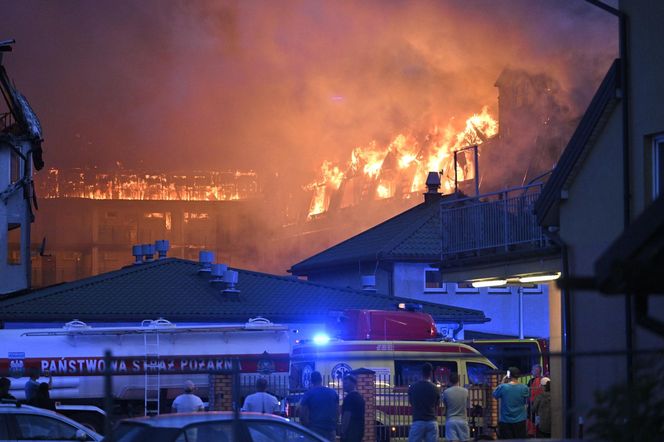 Pożar bloku w Ząbkach. Przerażające zdjęcia z miejsca tragedii