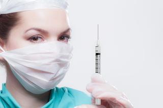 Wkrótce ruszą szczepienia medyków przeciwko COVID-19 [AUDIO]