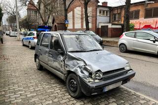 Chorzów: wjechał w bok tramwaju i... szybko odjechał z miejsca zdarzenia. Pijany kierowca został złapany