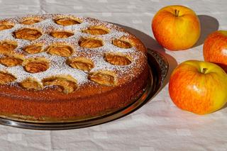 Apfelkuchen, czyli niemieckie ciasto z jabłkami. Banalnie proste, a smakuje rewelacyjnie