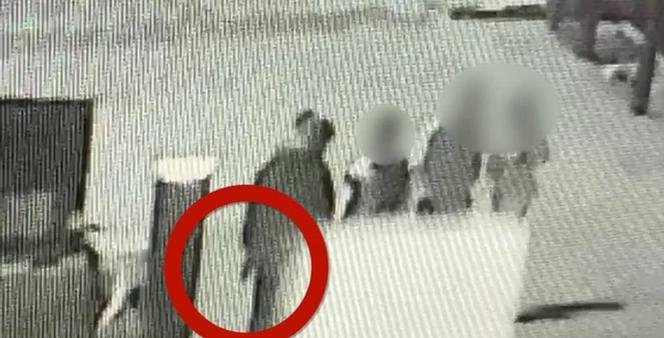 Wstrząsający napad na nowej kładce w Warszawie. Strzelił z pistoletu prosto w twarz