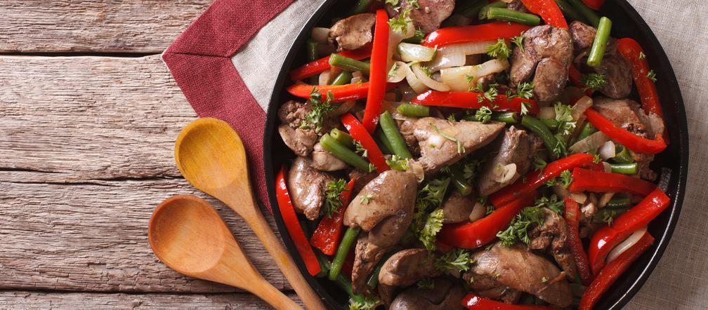 Wątróbka duszona z papryką i fasolką