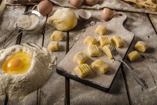 Nioki: przepis na włoskie kluski ziemniaczane gnocchi