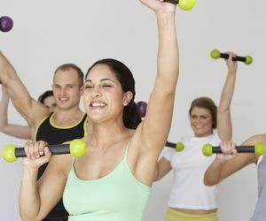 Zumba Toning - co to jest? Jakie efekty daje trening zumby z toning sticks?