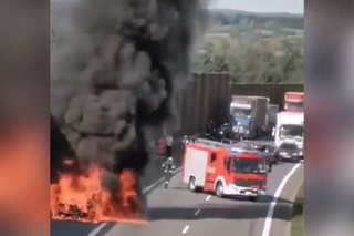 Pożar samochodu na autostradzie A4. BMW płonęło niczym pochodnia [ZDJĘCIA, FILM]