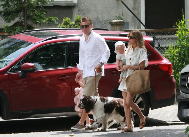 Kasia Tusk z rodziną i psem Portosem odwiedziła rodziców