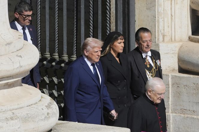Trump i Zełenski złamali zasady na pogrzebie Franciszka