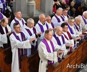 Wierni Archidiecezji Białostockiej pożegnali abp. Edwarda Ozorowskiego [ZDJĘCIA]