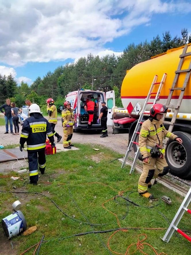 Wpadli do ciężarówki i zatruli sie oparami