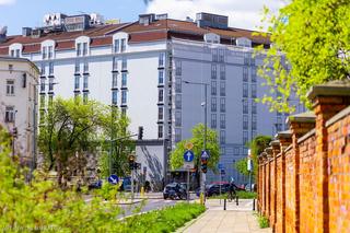 Hotel Sobieski z nową elewacją. Odsłonięto część przemalowanej fasady