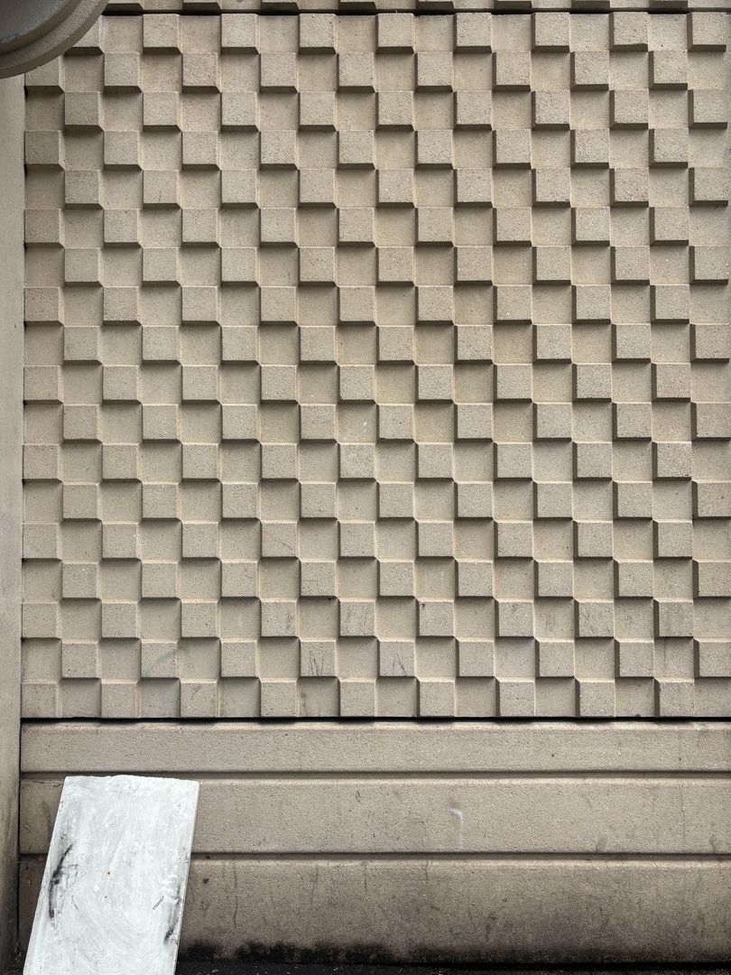 Picasso's Arenas. Budynek mieszkalny położony w Noisy-le-Grand pod Paryżem