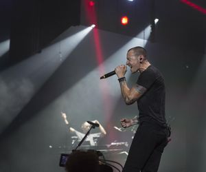 Mama Chestera Benningtona czuje się zdradzona przez Linkin Park! „Próbują wymazać przeszłość”