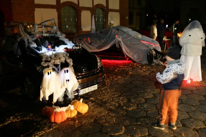 Halloweenowy Zlot Bezdaszników, czyli straszne kabriolety w Tychach. To dopiero wyższy poziom przebierania GALERIA