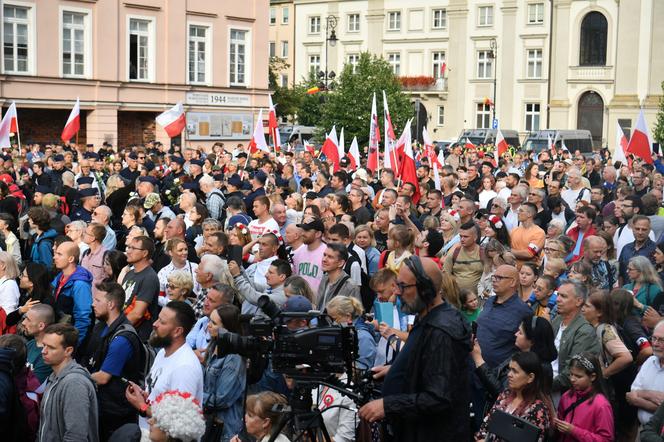 Zdjęcia z Marszu Powstania Warszawskiego