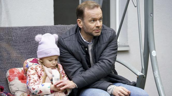 Barwy szczęścia odc. 2055. Maja (Lena Parol), Kazik (Grzegorz Mielczarek)