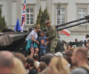 Armaty zagrzmiały w Warszawie. Obchody święta Wojska Polskiego