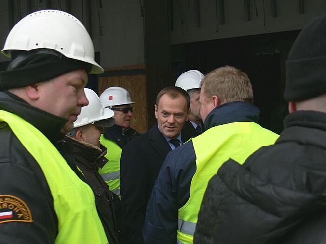 Stadion Narodowy Premier Tusk z zaloga.jpg