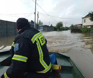 Dramat na Śląsku. Zalane miasta, zamknięte drogi, tysiące interwencji. Ewakuowano matkę z dwójką dzieci