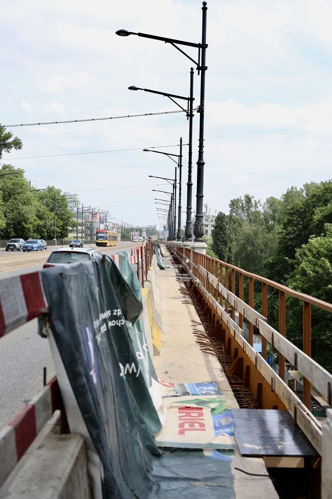Fatum nad mostem Poniatowskiego. Remont trwa dwa lata, a końca nie widać