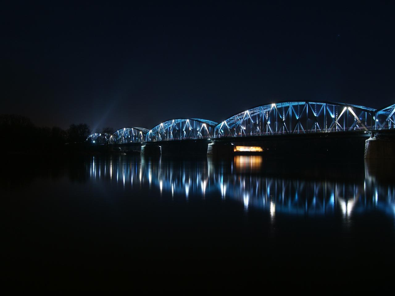 Most im. Józefa Piłsudzkiego wieczorową porą [ZDJĘCIE DNIA]