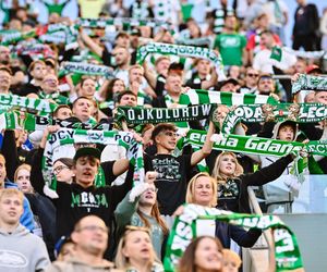 Derby Trójmiasta. Tak bawili się kibice na meczu Lechia Gdańsk - Arka Gdynia [ZDJĘCIA]