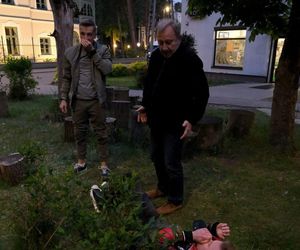 M jak miłość odc. 1878. Paweł (Rafał Mroczek), Dominik Walat (Bartosz Surówka), Staszek Popławski (Sławomir Holland)