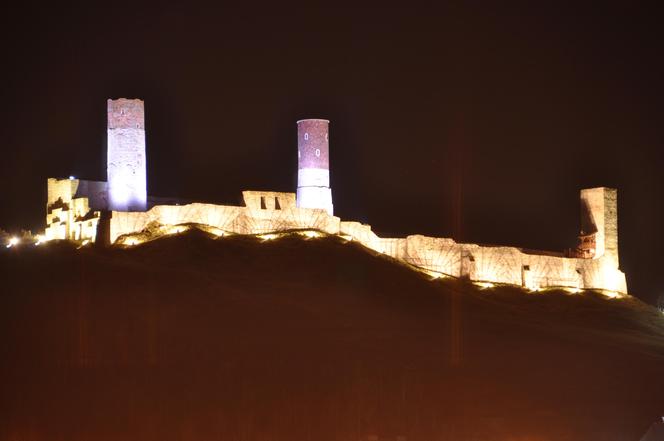 Zamek w Chęcinach nocą