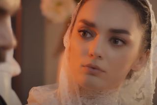 Dziedzictwo odcinek 758: Yaman i Nana, choć nie dają tego po sobie poznać, są zawiedzeni faktem, że ślub się nie odbył