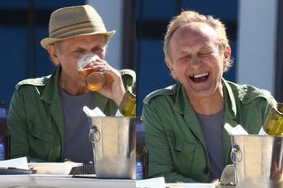 Andrzej Chyra bez zęba i w szampańskim nastroju nad morzem. A nawet nie pił alkoholu! 