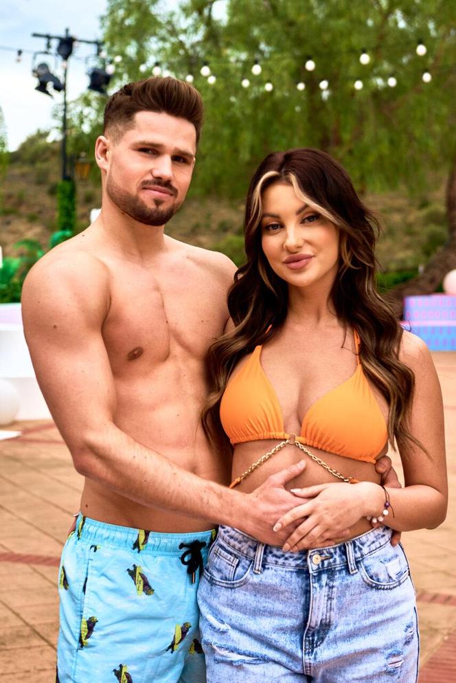 Love Island 9: Adrian na serio to zrobił. Widzom oczy wyszły z orbit