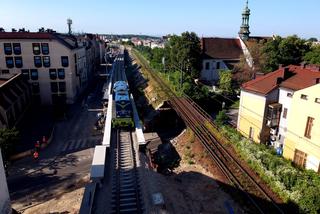 Kraków: Pierwsza lokomotywa przejechała po nowych estakadach kolejowych na Grzegórzkach