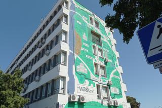 Mural na murze i neon na dachu, czyli dzielnica Wawer świętuje 70-lat w Warszawie