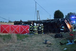Horror rozegrał się w sekundę. Krzysztof nie żyje, jego żona i córka walczą o życie. Wszystko przez oponę