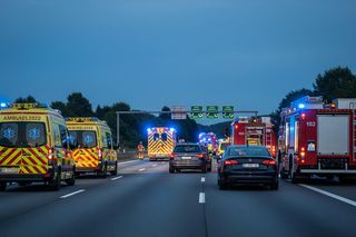 Karambol w Pszczynie. Droga zablokowana, ale co z poszkodowanymi?