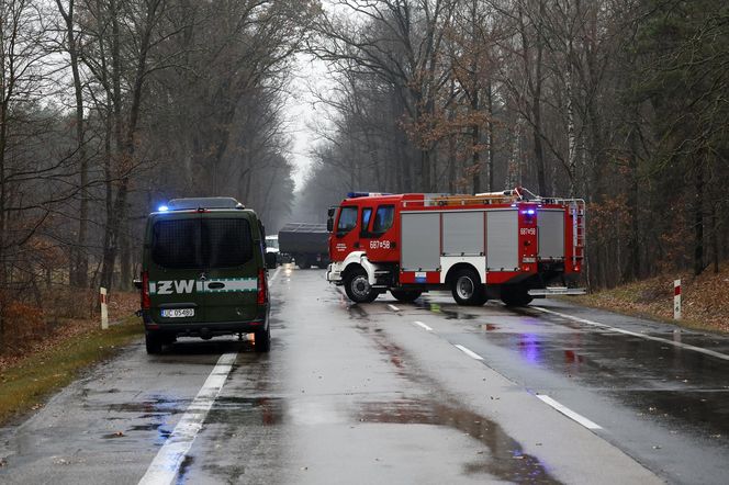 Wypadek ciężarówki z żołnierzami pod Warszawą. Jedna osoba nie żyje, pięć w szpitalu