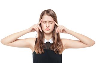 Bóle głowy u dzieci: przyczyny, niepokojące objawy, zapobieganie [WYWIAD]