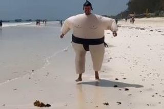 Anna Mucha galopuje na jednorożcu. Tak się zabawia z ukochanym na rajskiej plaży