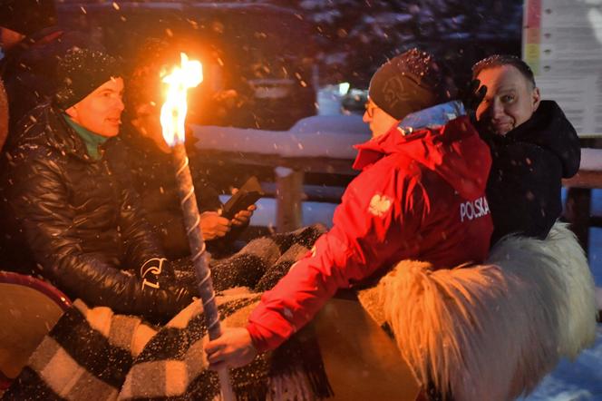 Tak bawił się Andrzej Duda na kuligu w Zakopanem. W ruch poszło 40 góralskich sań 