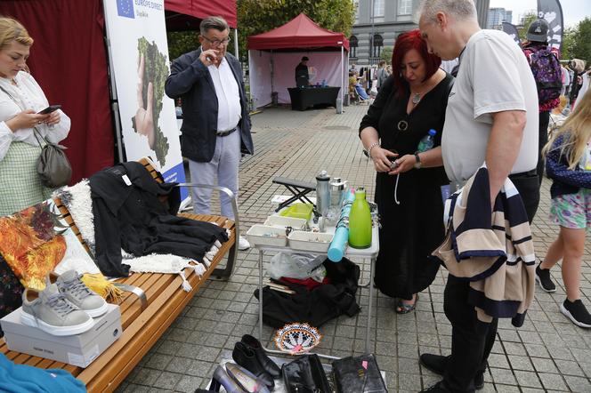 Garażówka w Katowicach jakiej nie było. Cudowne przedmioty wystawione za bezcen