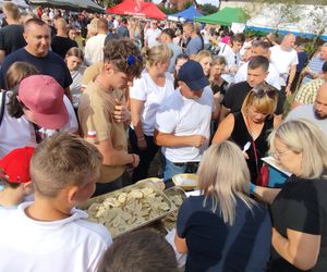 W konkursie na najlepsze pierogi w powiecie Siedleckim w 2025 roku zwyciężył męski zespół KGW „Sami Swoi” z Kotunia! 