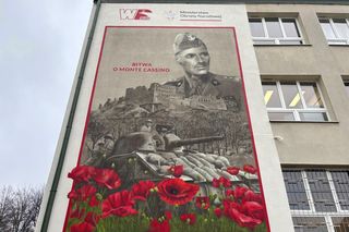 Mural poświęcony Bitwie o Monte Cassino pojawił się na jednej ze szkół w Nowym Sączu