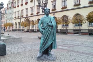 Adam Mickiewicz z Krakowa przeprowadził się na wrocławski rynek [ZDJĘCIA, AUDIO]