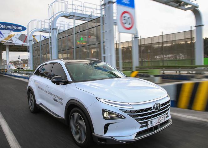 Hyundai NEXO - autonomiczny samochód zasilany wodorem