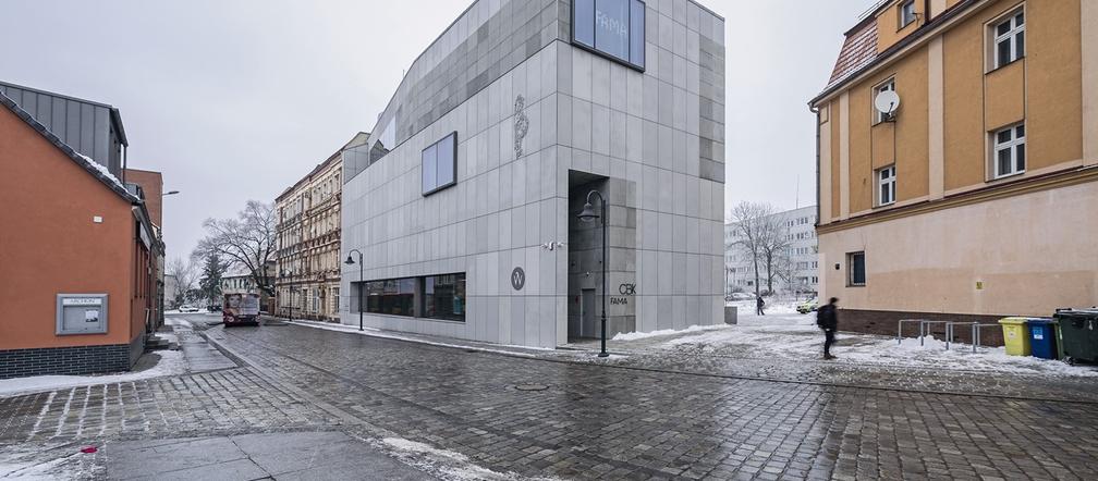 Centrum Kulturalno-Biblioteczne Fama we Wrocławiu. Tektonika
