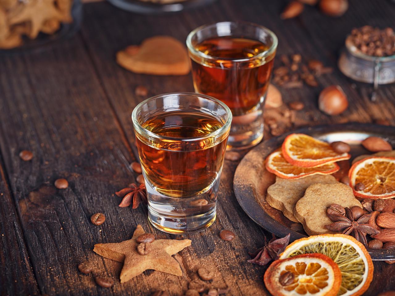 Jakie alkohole można produkować domowymi sposobami? Przepis na chlebówkę